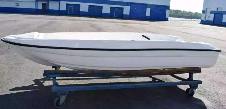 Стеклопластиковая лодка Пингвин (тримаран) в Дзержинске