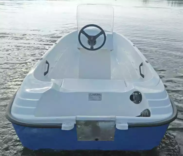 Стеклопластиковая лодка Пингвин с консолью (тримаран) в Дзержинске