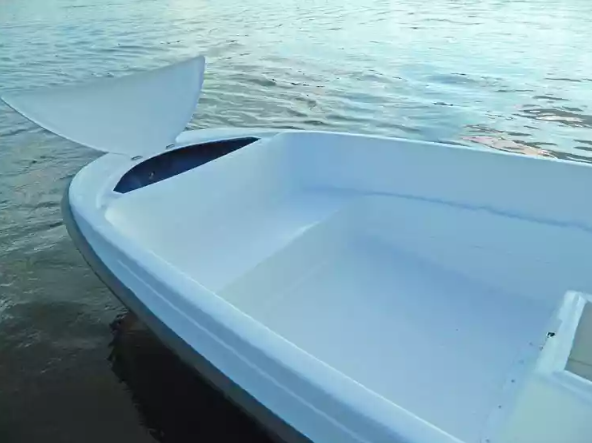 Стеклопластиковая лодка Пингвин с консолью (тримаран) в Дзержинске