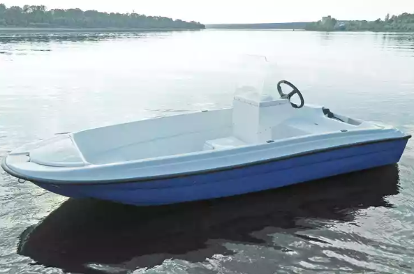 Стеклопластиковая лодка Пингвин с консолью (тримаран) в Дзержинске