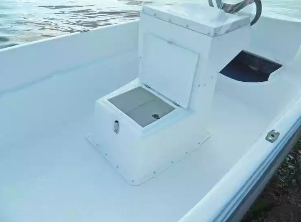 Стеклопластиковая лодка Пингвин с консолью (тримаран) в Дзержинске