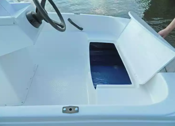 Стеклопластиковая лодка Пингвин с консолью (тримаран) в Дзержинске